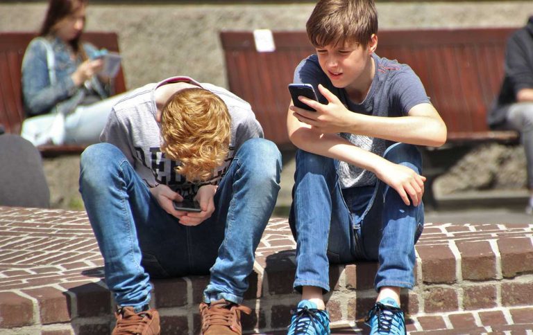 crianças na internet influência das novas tecnologias nas famílias